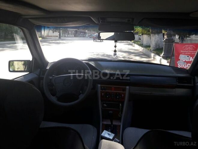 Mercedes E 220 1994, 589,652 km - 0.2 л - Ucar