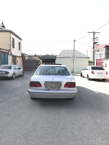 Mercedes E 240 1998, 213,860 km - 2.4 л - Bakı
