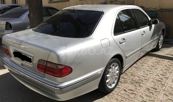 Mercedes E 240 1999, 289,000 km - 2.4 l - Bakı