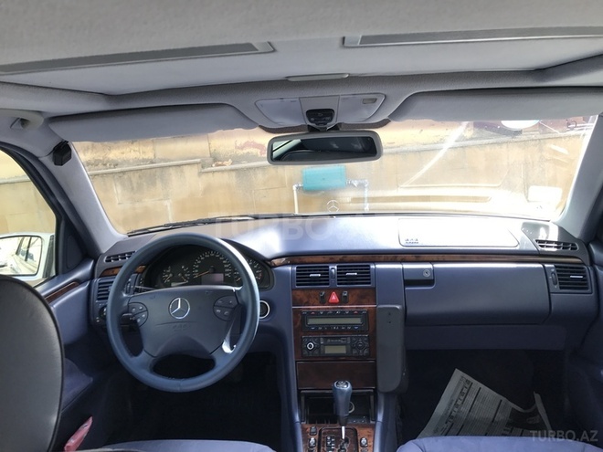 Mercedes E 240 1999, 289,000 km - 2.4 l - Bakı