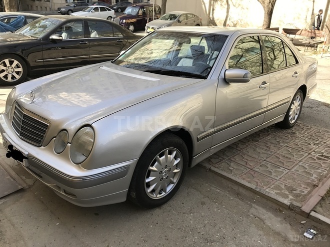 Mercedes E 240 1999, 289,000 km - 2.4 l - Bakı