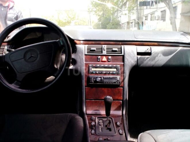 Mercedes E 230 1997, 224,000 km - 2.3 l - Sumqayıt