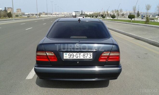 Mercedes E 270 2000, 236,900 km - 2.7 l - Bakı