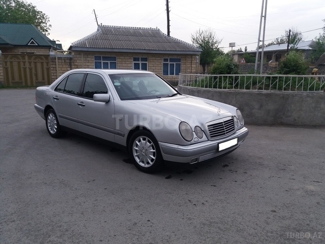 Mercedes E 240 1998, 406,000 km - 2.6 l - Zaqatala