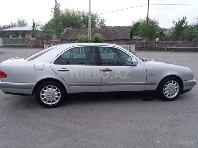 Mercedes E 240 1998, 406,000 km - 2.6 l - Zaqatala