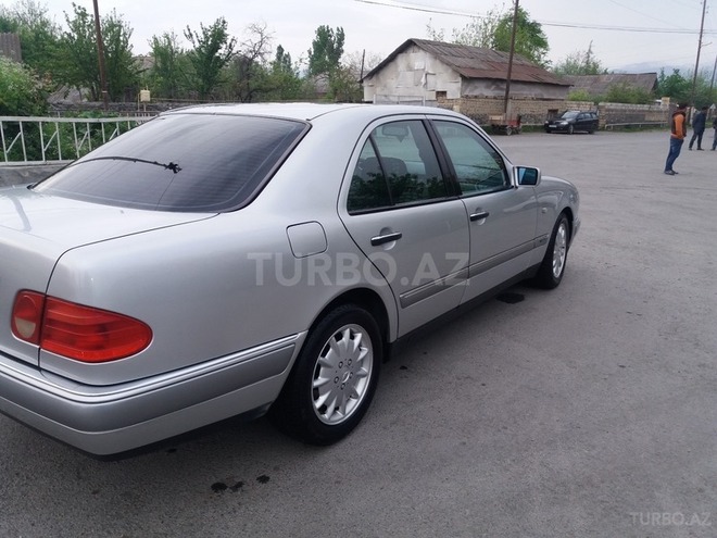 Mercedes E 240 1998, 406,000 km - 2.6 l - Zaqatala