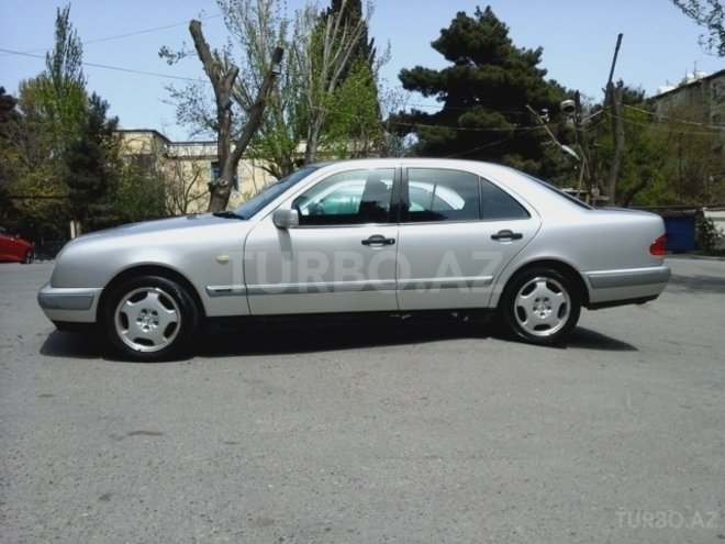 Mercedes E 240 1998, 210,000 km - 2.4 л - Bakı
