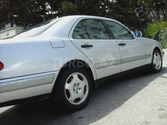 Mercedes E 240 1998, 210,000 km - 2.4 л - Bakı