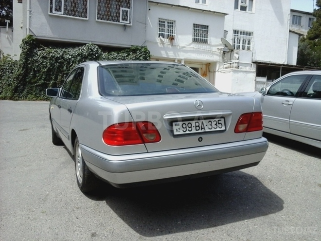 Mercedes E 240 1998, 210,000 km - 2.4 л - Bakı