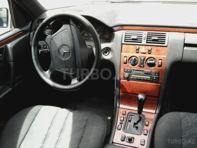 Mercedes E 240 1998, 210,000 km - 2.4 л - Bakı