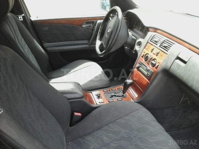 Mercedes E 240 1998, 210,000 km - 2.4 л - Bakı