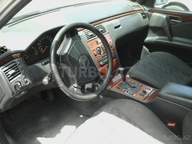 Mercedes E 240 1998, 210,000 km - 2.4 л - Bakı