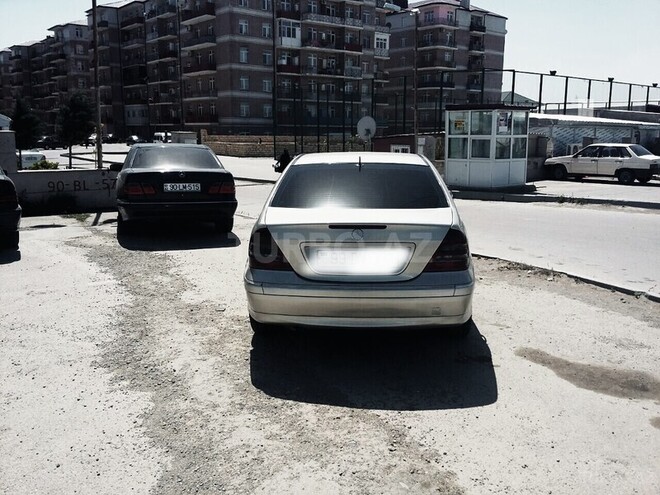 Mercedes C 220 2001, 220,000 km - 2.2 l - Bakı