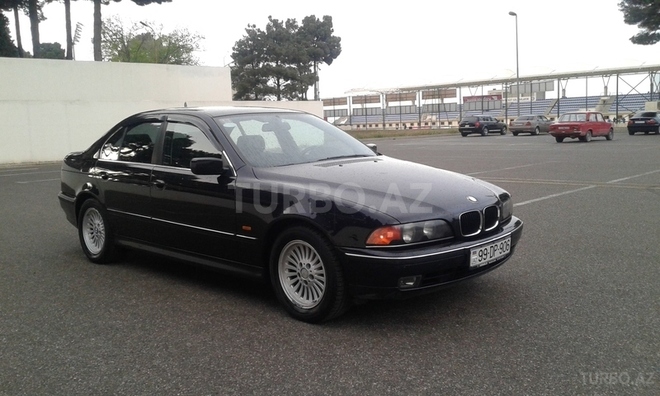 BMW 520 1999, 143,000 km - 2.2 l - Sumqayıt