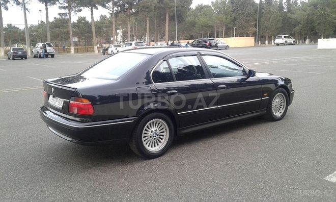 BMW 520 1999, 143,000 km - 2.2 l - Sumqayıt