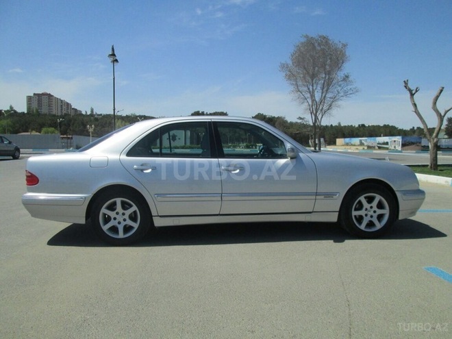Mercedes E 240 2000, 225,715 km - 2.6 l - Sumqayıt