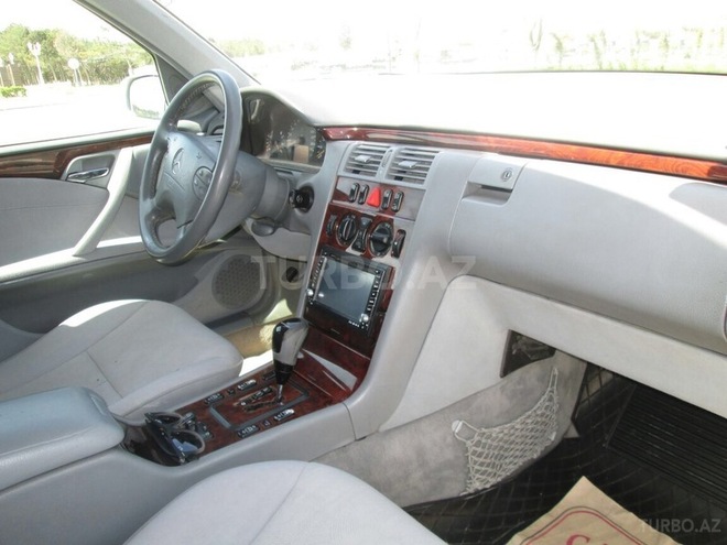 Mercedes E 240 2000, 225,715 km - 2.6 l - Sumqayıt