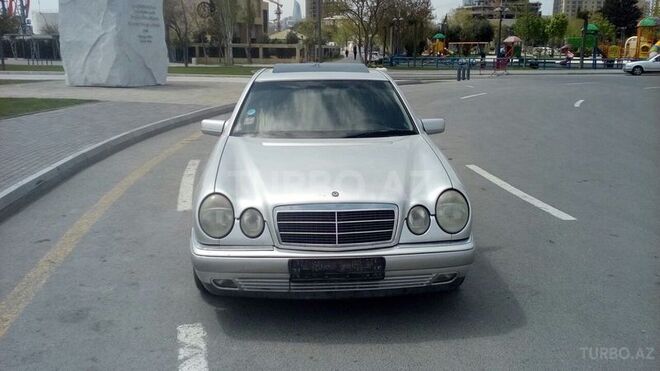 Mercedes E 240 1998, 289,000 km - 2.4 л - Bakı