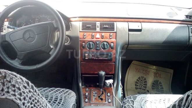 Mercedes E 240 1998, 289,000 km - 2.4 л - Bakı
