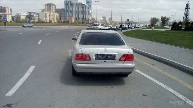 Mercedes E 240 1998, 289,000 km - 2.4 л - Bakı