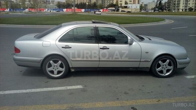 Mercedes E 240 1998, 289,000 km - 2.4 л - Bakı