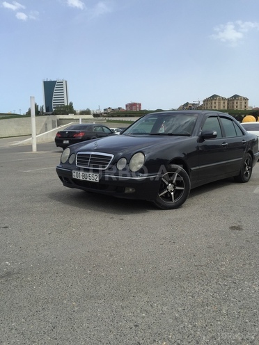 Mercedes E 220 2001, 350,000 km - 2.2 l - Bakı