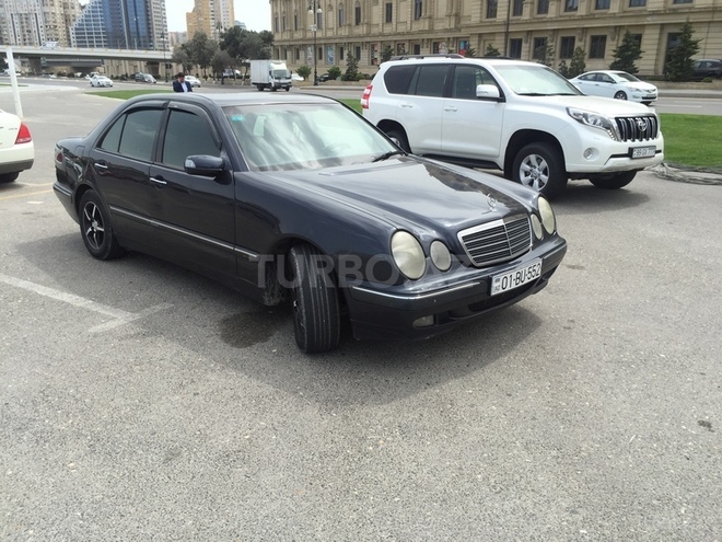Mercedes E 220 2001, 350,000 km - 2.2 l - Bakı