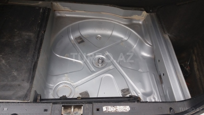 Mercedes E 240 1998, 298,000 km - 2.4 l - Bakı