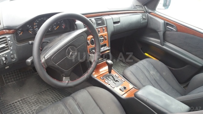 Mercedes E 240 1998, 298,000 km - 2.4 l - Bakı