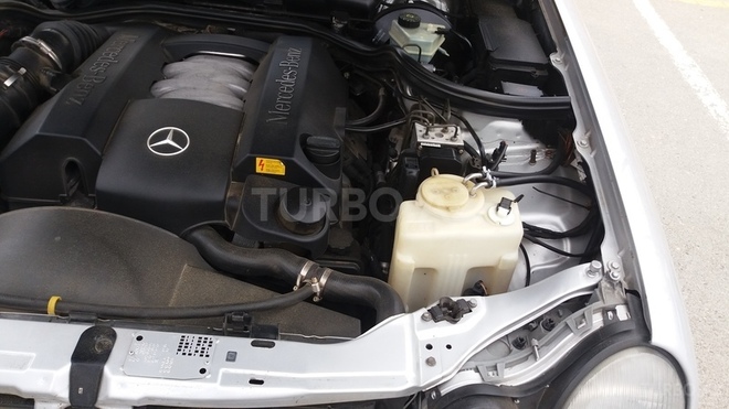 Mercedes E 240 1998, 298,000 km - 2.4 l - Bakı