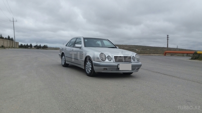 Mercedes E 240 1998, 298,000 km - 2.4 l - Bakı