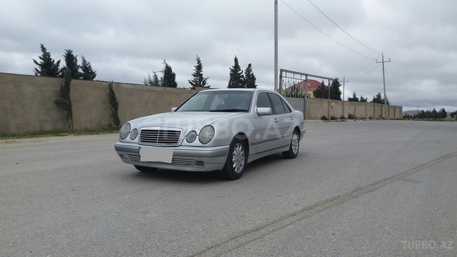 Mercedes E 240 1998, 298,000 km - 2.4 l - Bakı