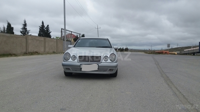 Mercedes E 240 1998, 298,000 km - 2.4 l - Bakı