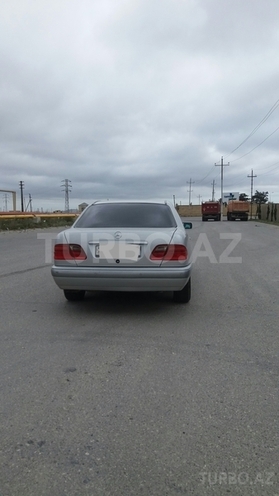 Mercedes E 240 1998, 298,000 km - 2.4 l - Bakı