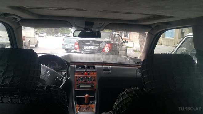 Mercedes E 240 2000, 296,000 km - 2.6 l - Gəncə