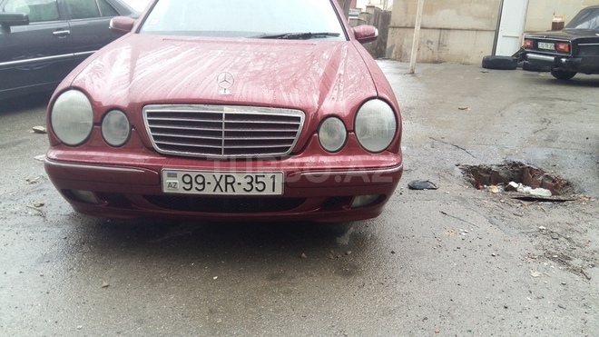 Mercedes E 240 1999, 225,500 km - 2.4 l - Bakı