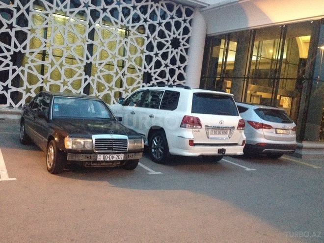 Mercedes E 300 1991, 400,000 km - 3.0 l - Bakı