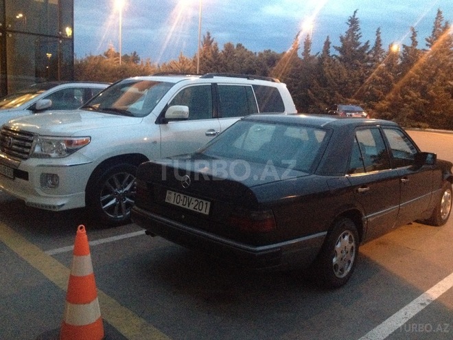 Mercedes E 300 1991, 400,000 km - 3.0 l - Bakı