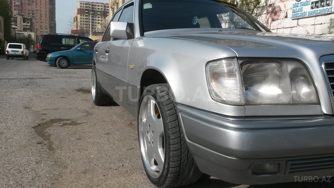 Mercedes E 280 1995, 320,000 km - 2.8 l - Bakı