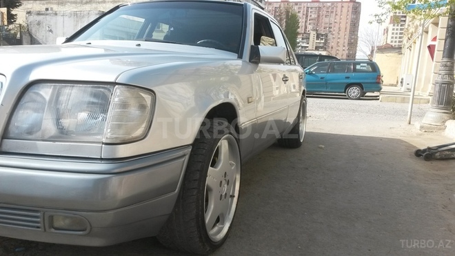 Mercedes E 280 1995, 320,000 km - 2.8 l - Bakı