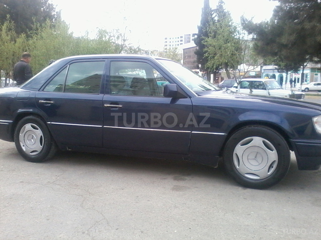 Mercedes E 220 1995, 356,000 km - 2.2 l - Sumqayıt