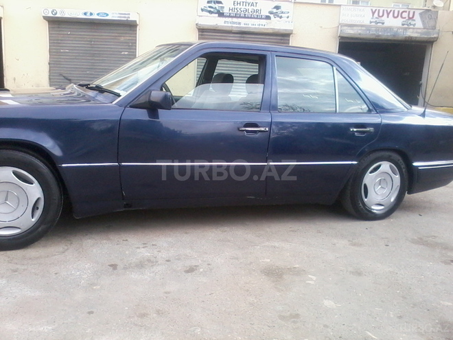 Mercedes E 220 1995, 356,000 km - 2.2 l - Sumqayıt