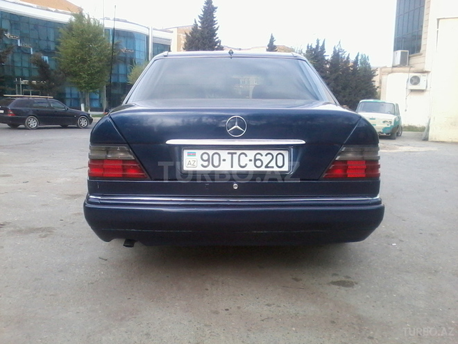 Mercedes E 220 1995, 356,000 km - 2.2 l - Sumqayıt