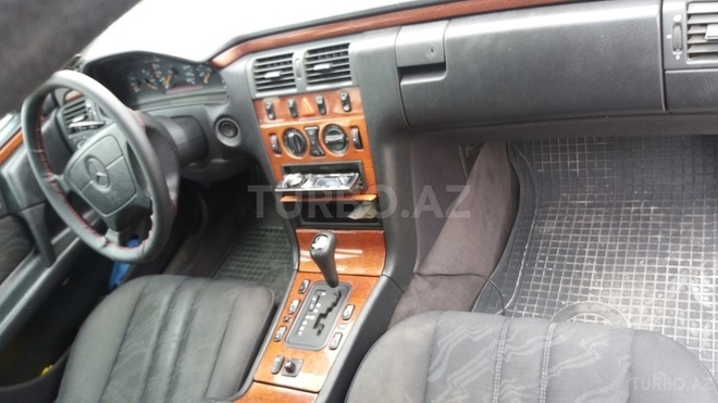 Mercedes E 240 1998, 296,000 km - 2.4 л - Bakı