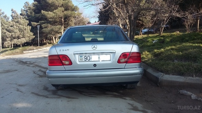 Mercedes E 230 1995, 302,000 km - 2.3 l - Bakı