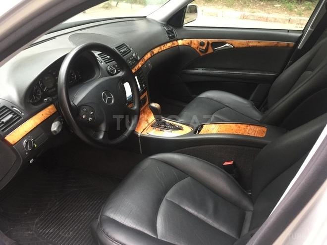 Mercedes E 350 2005, 270,000 km - 3.5 l - Bakı