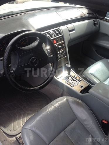Mercedes E 230 1996, 260,000 km - 0.2 l - Bakı
