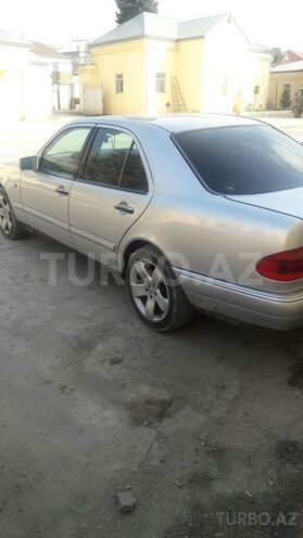 Mercedes E 230 1996, 300,000 km - 2.3 л - Bakı