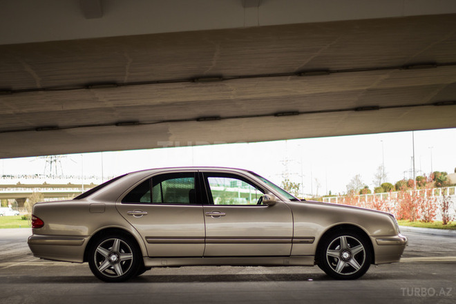 Mercedes E 200 2001, 230,000 km - 2.0 л - Bakı