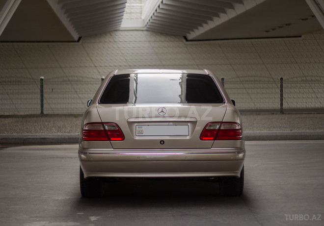 Mercedes E 200 2001, 230,000 km - 2.0 л - Bakı